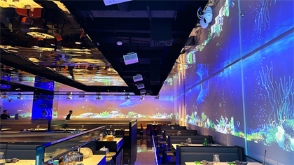 The laser projection of the NEC Knight series interprets food history in light and shade, leading a new trend in immersive restaurants